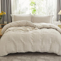 1 x RAW Customer Returns Freyamy Seersucker Bed Linen 220x240cm 3-Piece Beige Embossed Stripes Structured Bedding Sets Plain Brushed Microfiber Soft Duvet Cover with Zipper and 2 Pillowcases 80x80cm - RRP €43.32