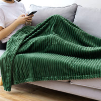 1 x RAW Customer Returns MIULEE Cuddly Blanket Fleece Blanket Flannel Blanket Solid Color Living Room Blankets Couch Blanket Fluffy Throw Microfiber Bedspread Sofa Blanket Blanket For Bed Sofa Bedroom Office 50x60Inch 125x150cm Dark Green - RRP €19.66