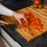 1 x RAW Customer Returns PROTEA kitchen board with juice groove and edge, cutting board solid olive wood size. L - cut-resistant antiseptic wooden board for the kitchen - serving tray - olive wood board sustainable - RRP €125.3