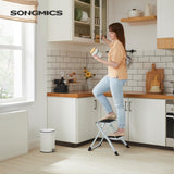 1 x RAW Customer Returns SONGMICS folding stepladder with 2 steps, stepladder, ladder, 20 cm wide steps, non-slip rubber mat, with carrying handle, load capacity up to 150 kg, made of steel, white-black GSL02WT - RRP €31.73