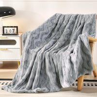 1 x RAW Customer Returns Qucover Fur Blanket, Faux Fur Throw Blanket, Double-sided Sofa Blanket, Plaid, Winter Warm Blanket, Warm Soft Reversible Blanket for Sofa and Bed, 150x200cm, Grey - RRP €37.36