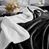 1 x RAW Customer Returns WAVVE Cuddly Blanket Fluffy Blanket Black - Warm Sherpa Blanket Sofa Small As Sofa Blanket and Living Blanket, Thick and Soft Fleece Blanket 130x150 cm - RRP €16.85