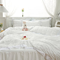 1 x RAW Customer Returns GETIYA Fluffy Seersucker Bed Linen 135x200 Elegant White Bed Linen Girls Women Aesthetic Ruffle Bed Linen Microfibre Plain Colors Duvet Cover Single Bed with 1 Pillowcase 80x80 - RRP €29.14