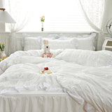 1 x RAW Customer Returns GETIYA Fluffy Seersucker Bed Linen 135x200 Elegant White Bed Linen Girls Women Aesthetic Ruffle Bed Linen Microfibre Plain Colors Duvet Cover Single Bed with 1 Pillowcase 80x80 - RRP €29.14