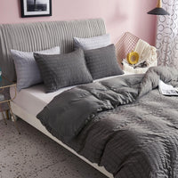 1 x RAW Customer Returns Freyamy Seersucker Bed Linen 220x240cm 3-piece Grey Embossed Stripes Structured Bedding Sets Plain Brushed Microfiber Soft Duvet Cover with Zipper and 2 Pillowcases 80x80cm - RRP €47.35