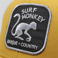 1 x RAW Customer Returns DRESSED IN MUSIC PLAY WITH ME Surf Monkey Trucker Cap - Curved Visor - Adjustable Snapback Cap - Embroidered Patch 6 Panel Design - Surfing The Basque Country - RRP €34.95