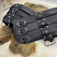 1 x Brand New HiiFeuer Viking Embossed Waist Armor, Nordic Faux Leather Wide Belt, Medieval Knight Corset Belt for LARP Costume Black B  - RRP €58.39