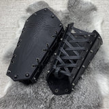 1 x RAW Customer Returns HiiFeuer Medieval Embossed Arm Bracers, Retro Faux Leather Knight Arm Guantlets, Vintage Renaissance Arm Guards Black B  - RRP €40.73