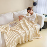 1 x RAW Customer Returns Cuddly blanket 200x230 cm - warm fluffy bedspread and sofa blanket for mom, women and girlfriend beige, 200x230cm  - RRP €31.25