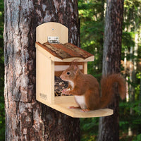 1 x RAW Customer Returns WILDLIFE FRIEND I Stable squirrel feeder made of solid wood with bark roof - weatherproof, feeding station for feeding squirrels, squirrel feeder - feeding station for squirrels - RRP €24.18