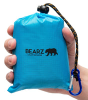 1 x RAW Customer Returns BEARZ Outdoor Blanket, Travel Blanket, Compact Picnic Blanket Waterproof - Ultralight Camping Seat Pad Outdoor, Beach Blanket Sand-Free, Small Camping Blanket - Festival, Camping and Hiking Accessories Blue  - RRP €24.99